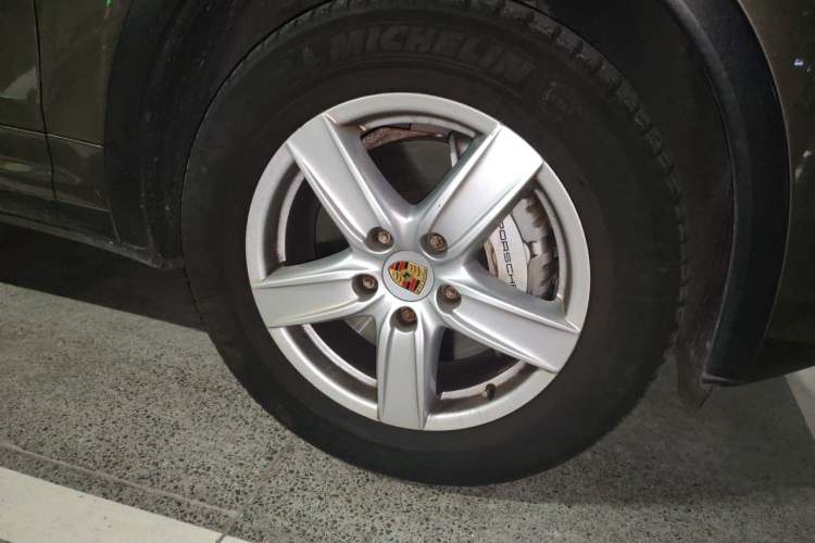 Used Porsche Cayenne 2011 Cayenne S 4.8L Right Front Wheel Hub