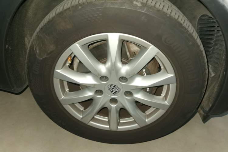 Used Porsche Cayenne 2011 Cayenne 3.0T Right Front Wheel Hub
