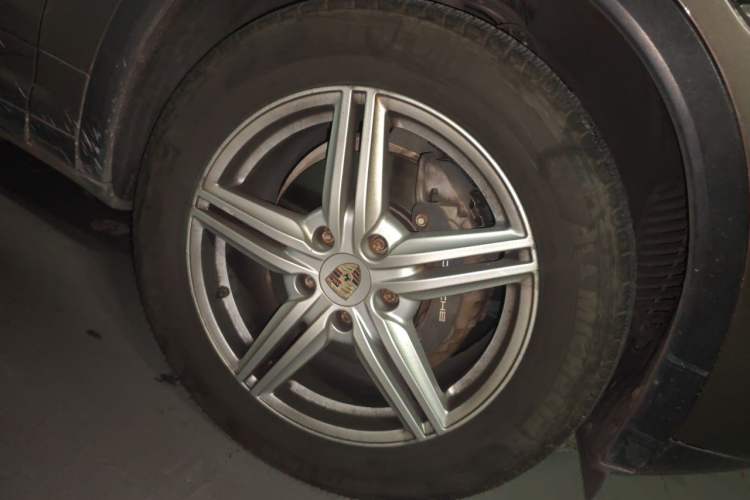 Used Porsche Cayenne 2011 Cayenne 3.0T Right Front Wheel Hub