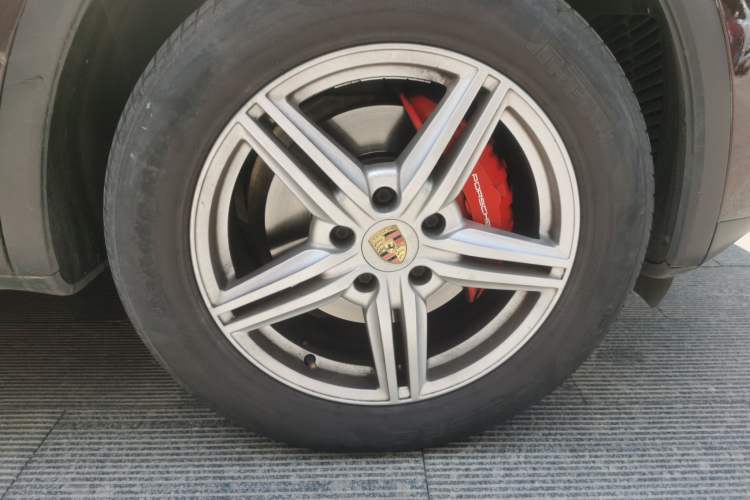 Used Porsche Cayenne 2011 Cayenne 3.0T Right Front Wheel Hub