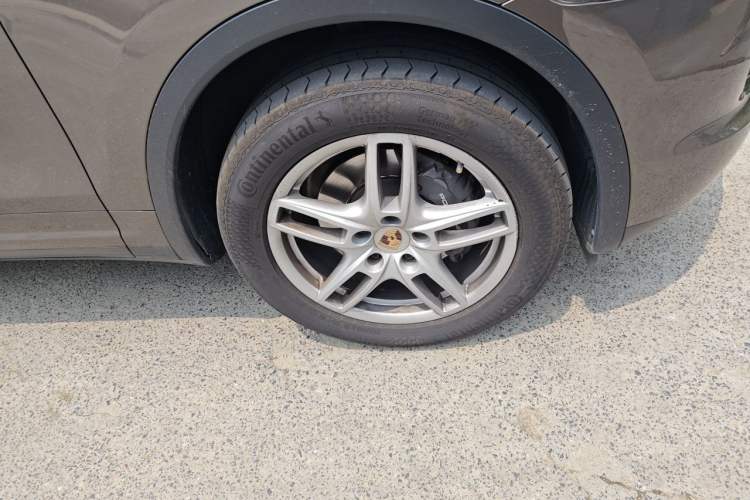 Used Porsche Cayenne 2011 Cayenne 3.0T Right Front Wheel Hub