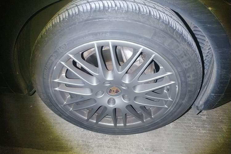 Used Porsche Cayenne 2011 Cayenne 3.0T Right Front Wheel Hub
