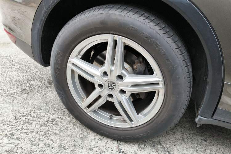 Used Porsche Cayenne 2011 Cayenne 3.0T Right Rear Wheel Hub