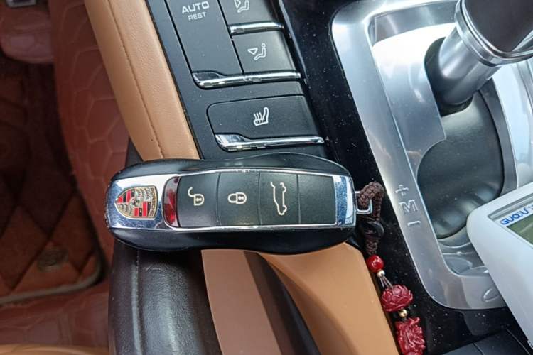 Used Porsche Cayenne 2011 Cayenne 3.0T Vehicle Key