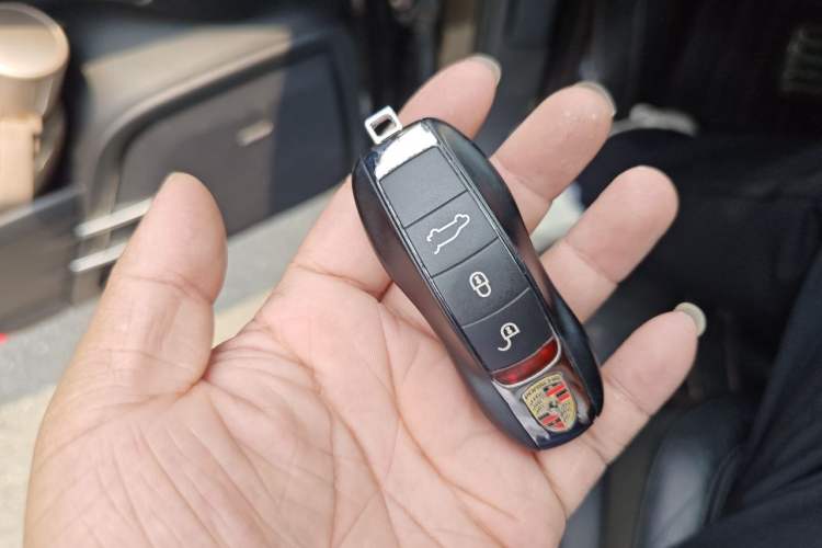 Used Porsche Cayenne 2011 Cayenne 3.0T Vehicle Key