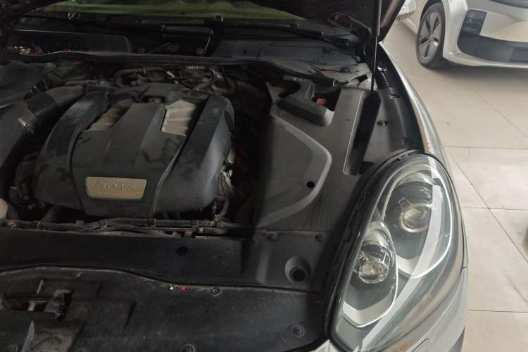 Used Porsche Cayenne 2011 Cayenne 3.0T Engine Bay Left