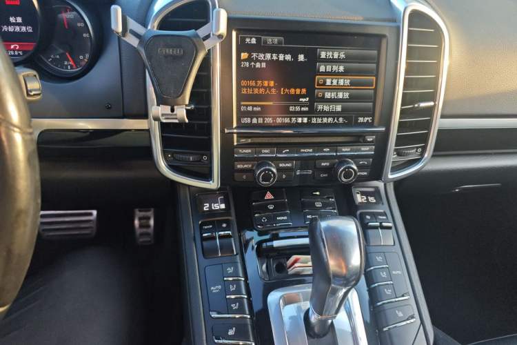 Used Porsche Cayenne 2011 Cayenne 3.0T Audio And AC Panel