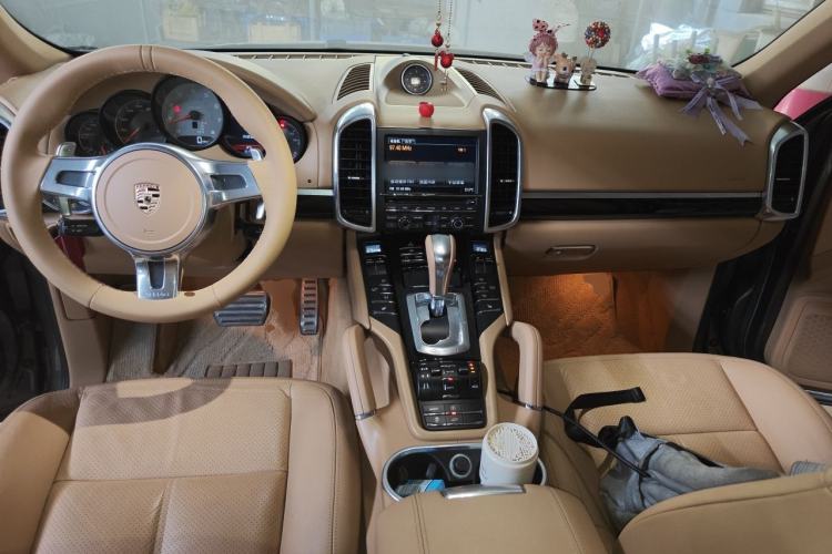 Used Porsche Cayenne 2011 Cayenne S 4.8L Center Console