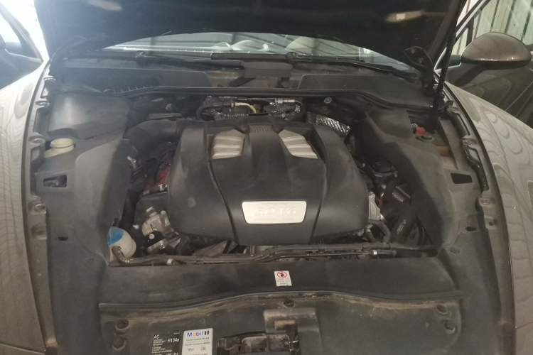 Used Porsche Cayenne 2011 Cayenne 3.0T Engine Bay