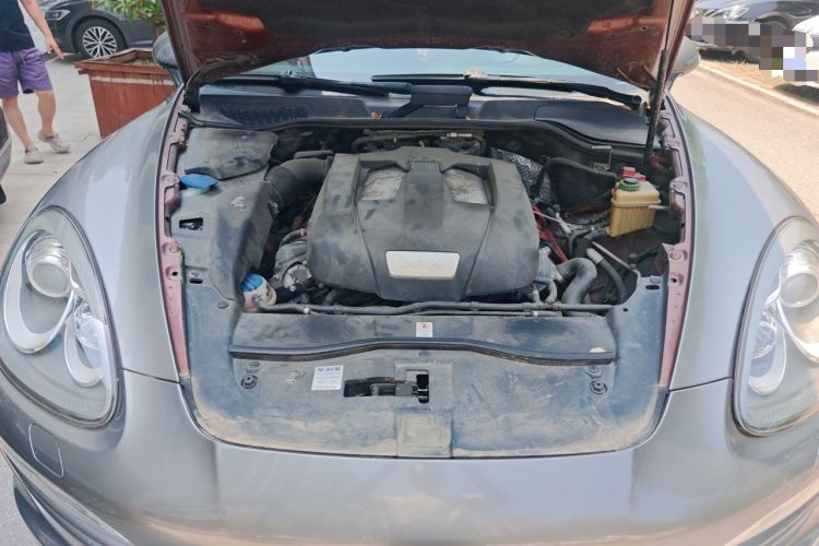 Used Porsche Cayenne 2011 Cayenne 3.0T Engine Bay