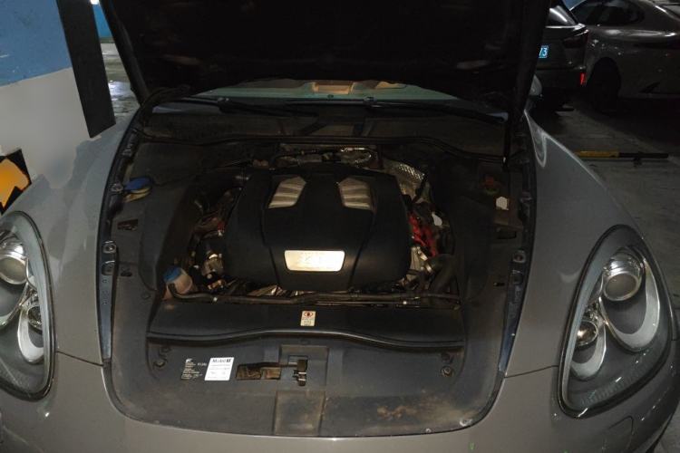 Used Porsche Cayenne 2011 Cayenne 3.0T Engine Bay