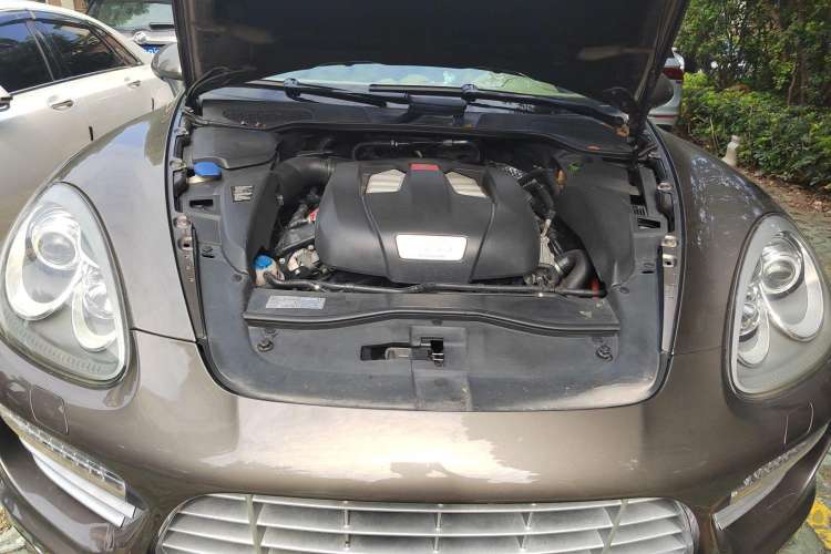 Used Porsche Cayenne 2011 Cayenne S Hybrid 3.0T Engine Bay