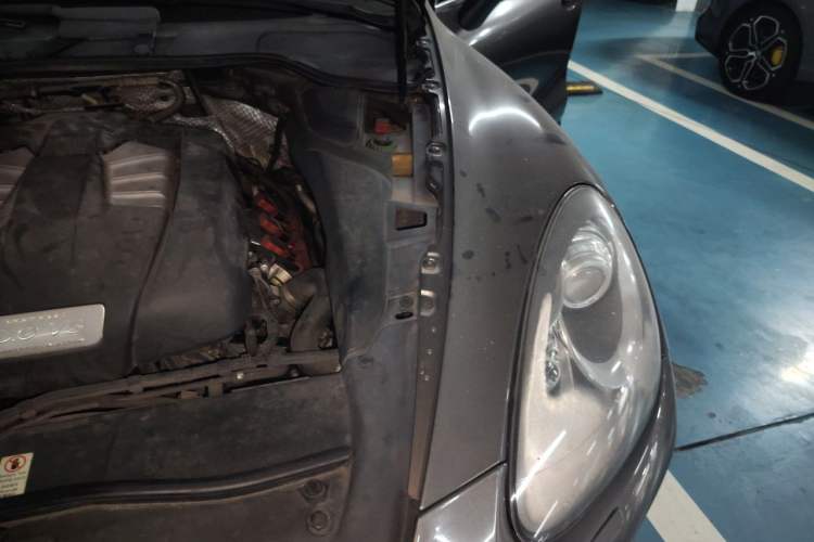Used Porsche Cayenne 2011 Cayenne 3.0T Engine Bay Left
