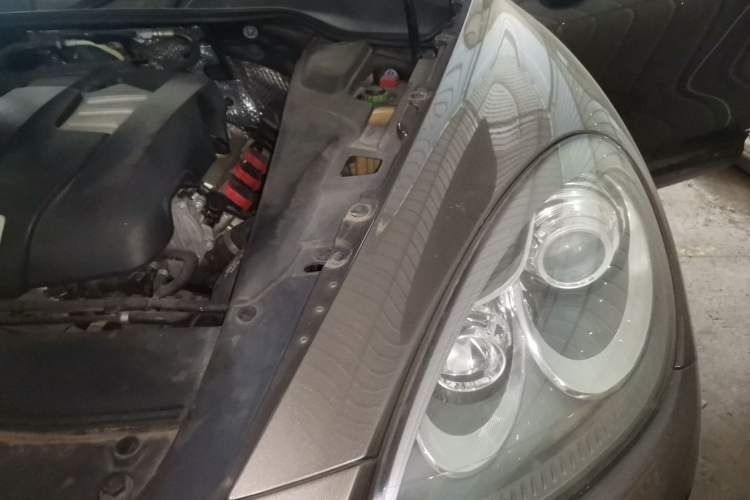 Used Porsche Cayenne 2011 Cayenne 3.0T Engine Bay Left