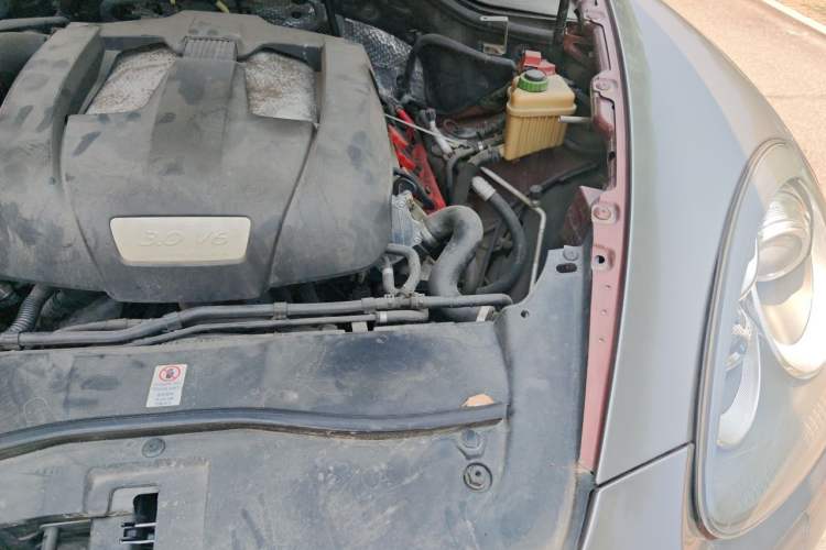Used Porsche Cayenne 2011 Cayenne 3.0T Engine Bay Left