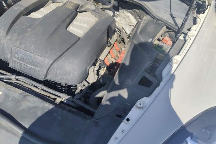 Used Porsche Cayenne 2011 Cayenne 3.0T Engine Bay Left