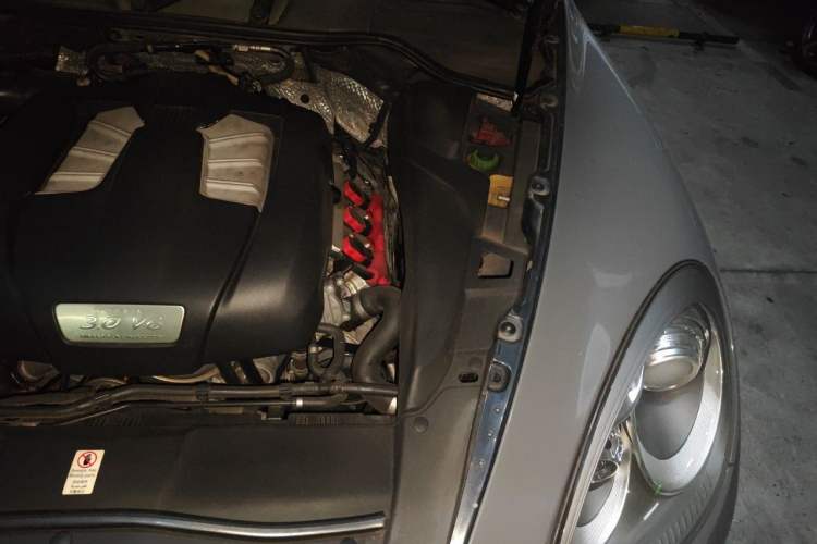 Used Porsche Cayenne 2011 Cayenne 3.0T Engine Bay Left