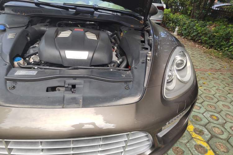 Used Porsche Cayenne 2011 Cayenne S Hybrid 3.0T Engine Bay Left