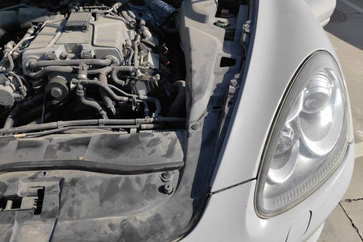Used Porsche Cayenne 2011 Cayenne 3.0T Engine Bay Left