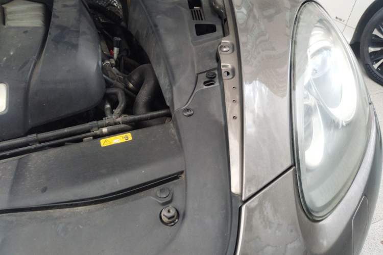 Used Porsche Cayenne 2011 Cayenne S Hybrid 3.0T Engine Bay Left