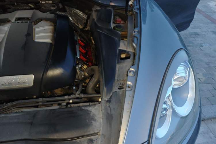 Used Porsche Cayenne 2011 Cayenne 3.0T Engine Bay Left