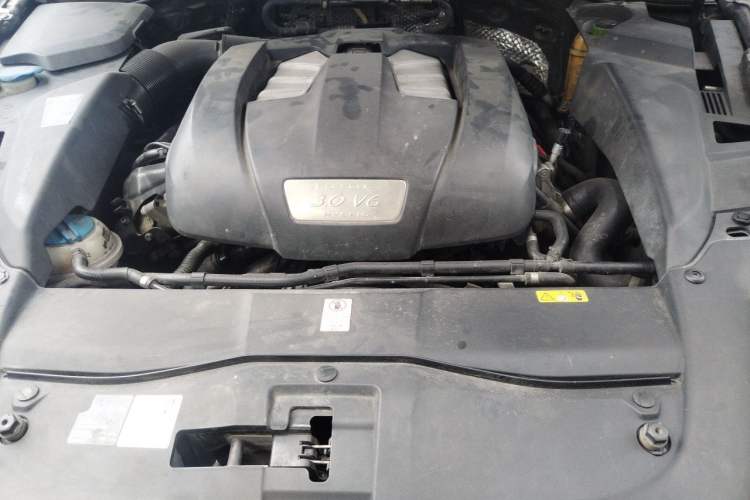 Used Porsche Cayenne 2011 Cayenne S Hybrid 3.0T Engine Bay