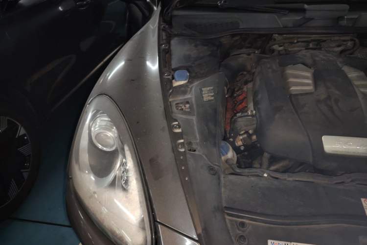 Used Porsche Cayenne 2011 Cayenne 3.0T Engine Bay Right