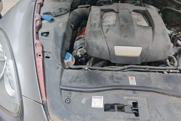 Used Porsche Cayenne 2011 Cayenne 3.0T Engine Bay Right
