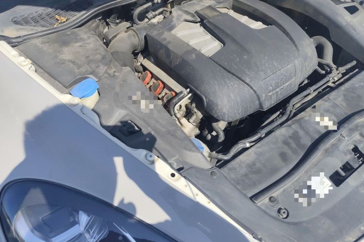 Used Porsche Cayenne 2011 Cayenne 3.0T Engine Bay Right