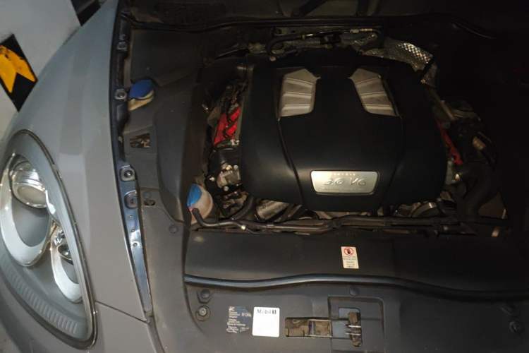 Used Porsche Cayenne 2011 Cayenne 3.0T Engine Bay Right