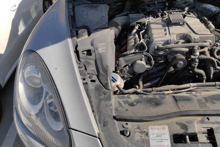 Used Porsche Cayenne 2011 Cayenne 3.0T Engine Bay Right