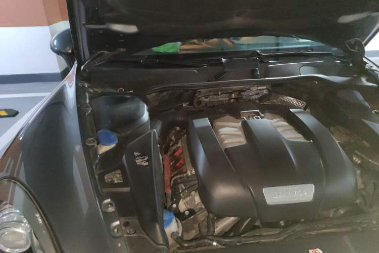 Used Porsche Cayenne 2011 Cayenne 3.0T Engine Bay Right