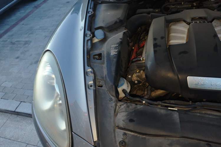 Used Porsche Cayenne 2011 Cayenne 3.0T Engine Bay Right