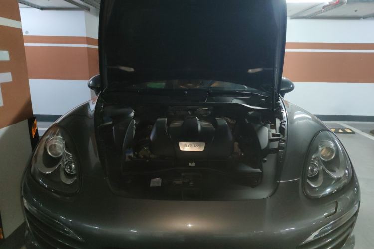 Used Porsche Cayenne 2011 Cayenne 3.0T Engine Bay