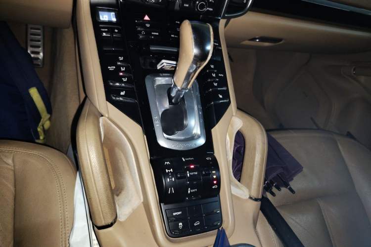 Used Porsche Cayenne 2011 Cayenne 3.0T Gear Lever