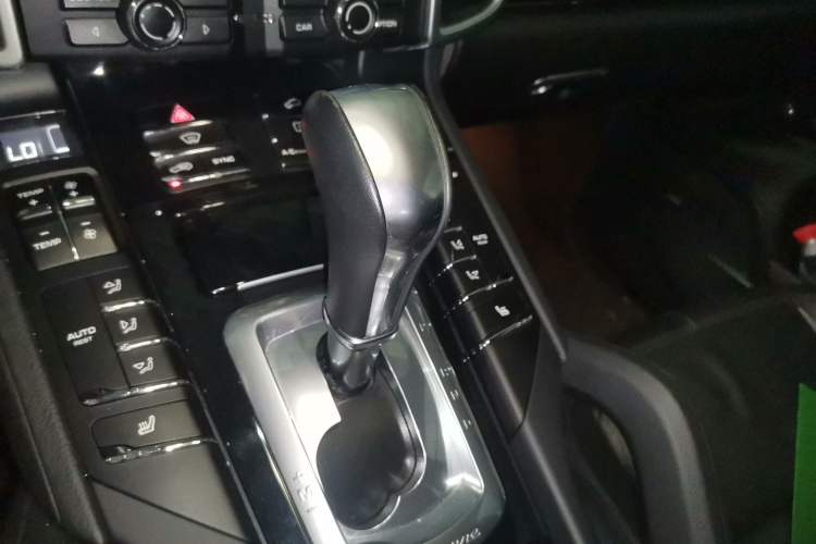 Used Porsche Cayenne 2011 Cayenne 3.0T Gear Lever