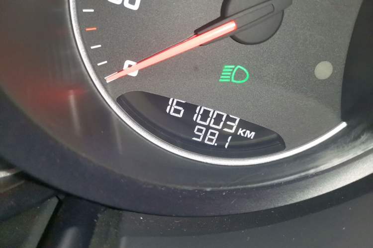 Used Porsche Cayenne 2011 Cayenne 3.0T Odometer Close Up