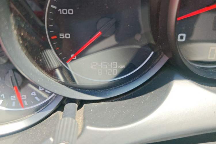 Used Porsche Cayenne 2011 Cayenne 3.0T Odometer Close Up
