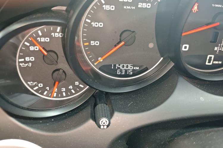 Used Porsche Cayenne 2011 Cayenne 3.0T Odometer Close Up