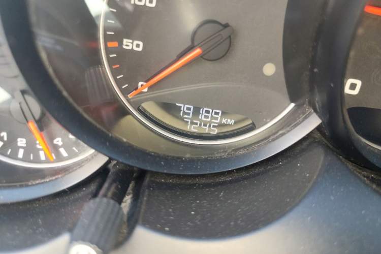 Used Porsche Cayenne 2011 Cayenne 3.0T Odometer Close Up