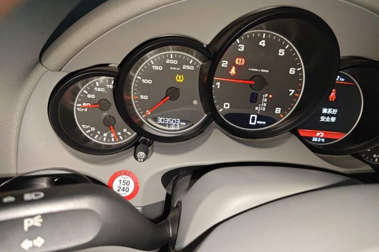 Used Porsche Cayenne 2011 Cayenne 3.0T Odometer Close Up