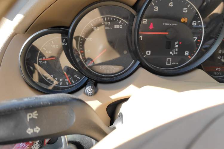 Used Porsche Cayenne 2011 Cayenne 3.0T Odometer Close Up