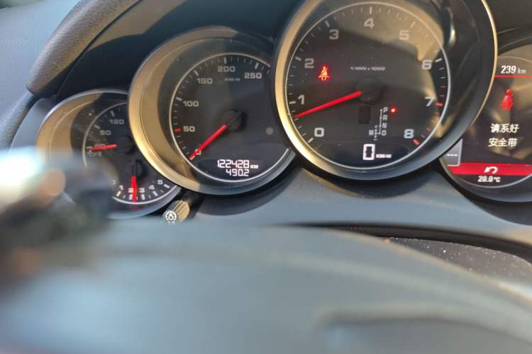 Used Porsche Cayenne 2011 Cayenne 3.0T Odometer Close Up