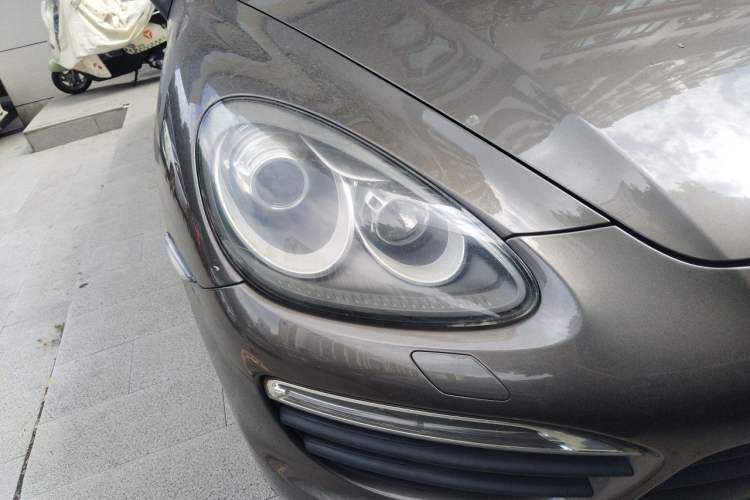 Used Porsche Cayenne 2011 Cayenne S Hybrid 3.0T Right Front Headlight
