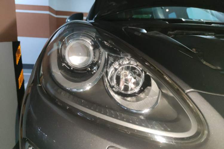 Used Porsche Cayenne 2011 Cayenne 3.0T Right Front Headlight