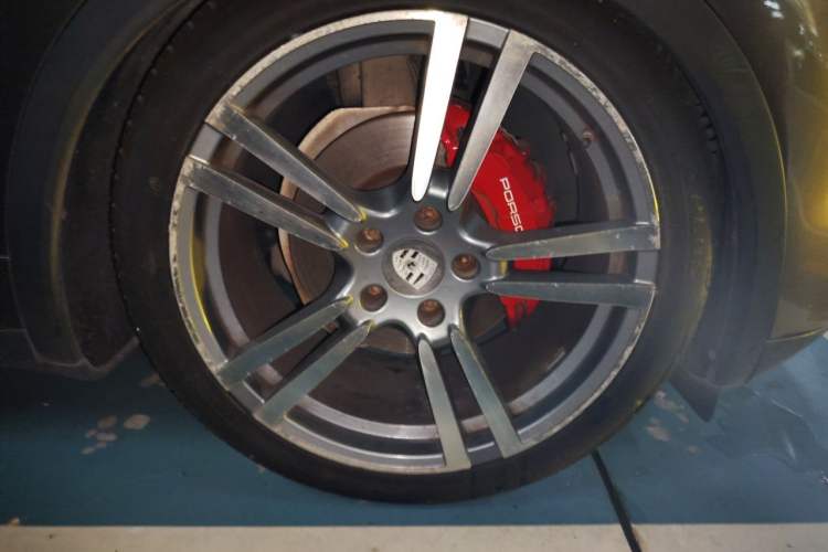Used Porsche Cayenne 2011 Cayenne 3.0T Right Front Wheel Hub