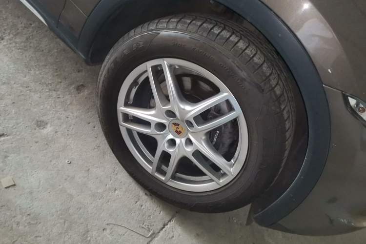 Used Porsche Cayenne 2011 Cayenne 3.0T Right Front Wheel Hub