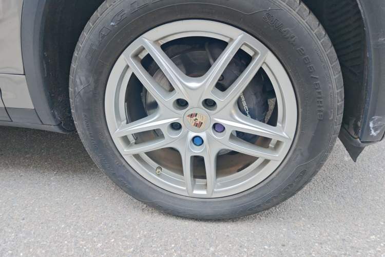 Used Porsche Cayenne 2011 Cayenne 3.0T Right Front Wheel Hub