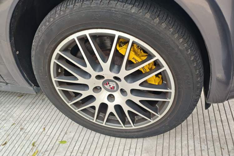 Used Porsche Cayenne 2011 Cayenne 3.0T Right Front Wheel Hub