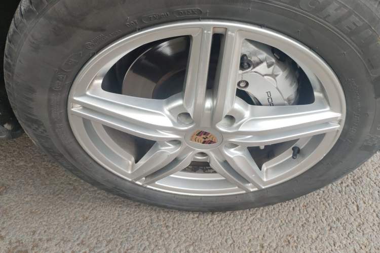 Used Porsche Cayenne 2011 Cayenne S 4.8L Right Front Wheel Hub